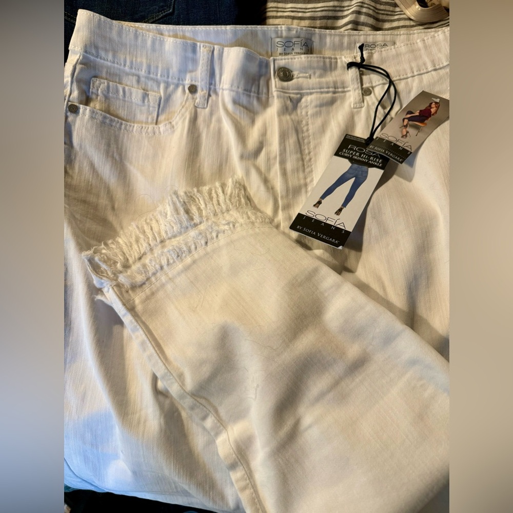 New with tags SV fringed hemmed white jeans